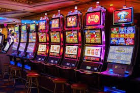 Freechip kasino online tampilan meja permainan blackjack roulette baccarat